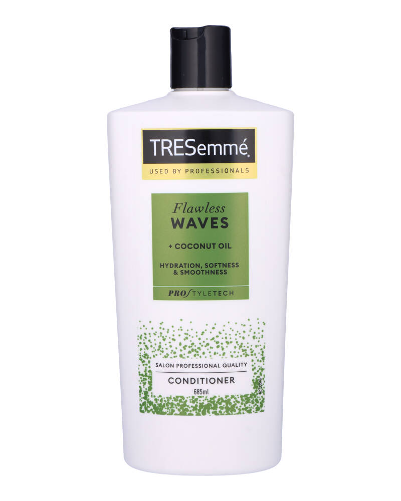 TRESemmé Flawless Waves Coconut Oil Professional Conditioner 685 ml